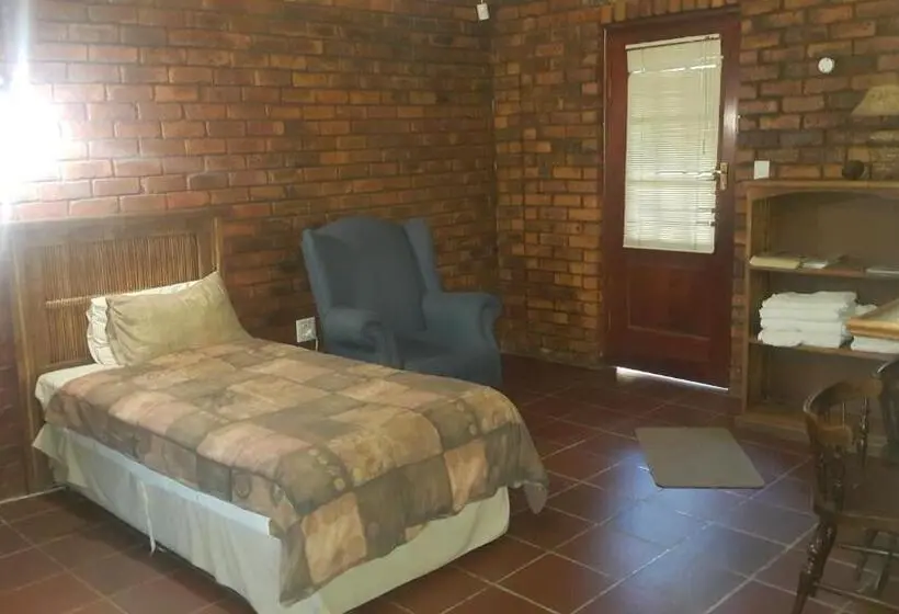 اتاق خانوادگی, Albatross B&b