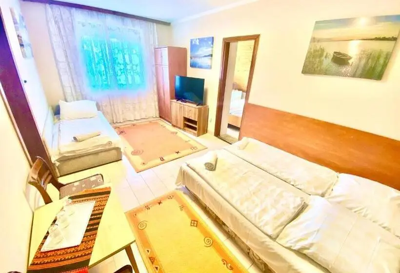 اتاق خانوادگی, See Vendégház   Siófok