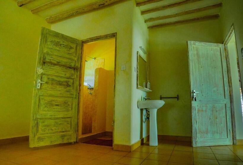 اتاق خانوادگی, Upani In Diani