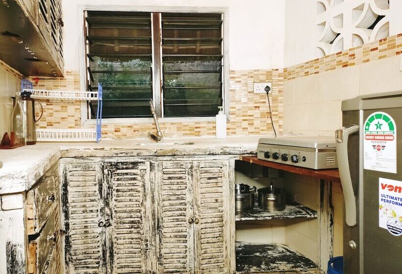 خانه 1 خوابه, Upani In Diani