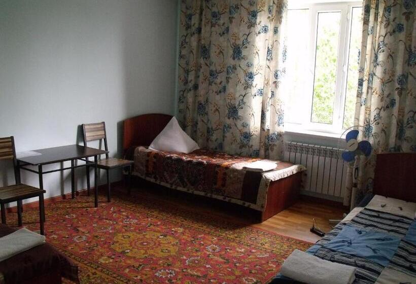تختخواب در اتاق مشترک, Hostel Visit Osh