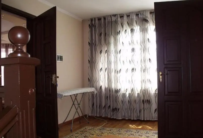 تختخواب در اتاق مشترک, Hostel Visit Osh