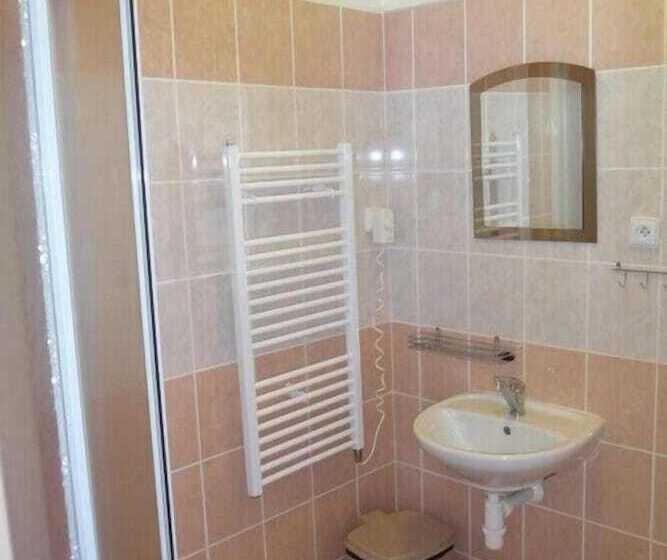 四人标准间, Alfonska