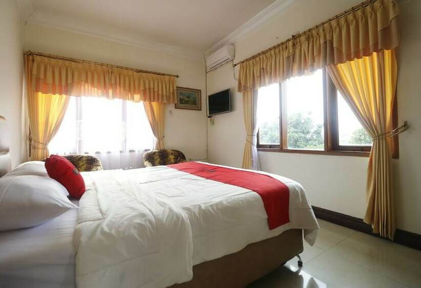 Номер Deluxe, Capital O Hotel Andalus Cibogo Puncak