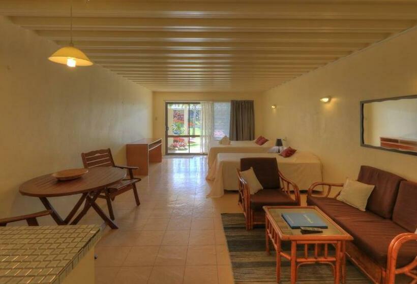 اتاق استاندارد با چشمانداز استخر, Kiikii Inn & Suites