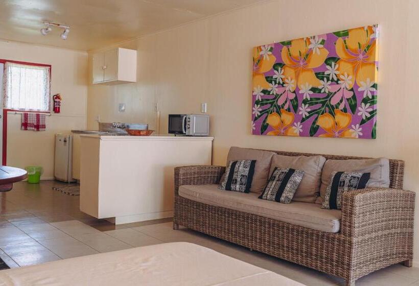 اتاق استاندارد با چشم‌انداز استخر, Kiikii Inn & Suites
