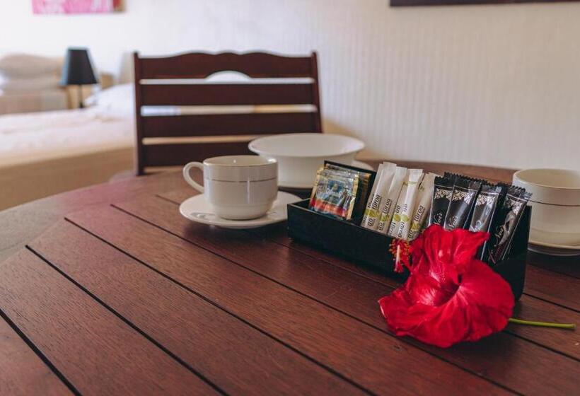 اتاق استاندارد با چشمانداز استخر, Kiikii Inn & Suites