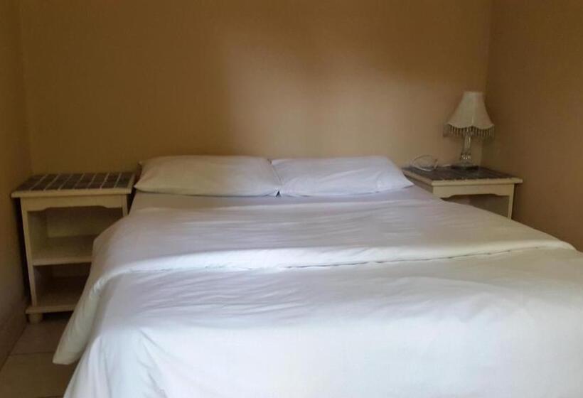 Номер Стандарт, Accoustix Backpackers Hostel