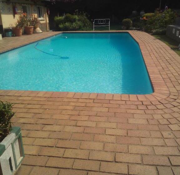 Кровать в Общей Комнате, Accoustix Backpackers Hostel