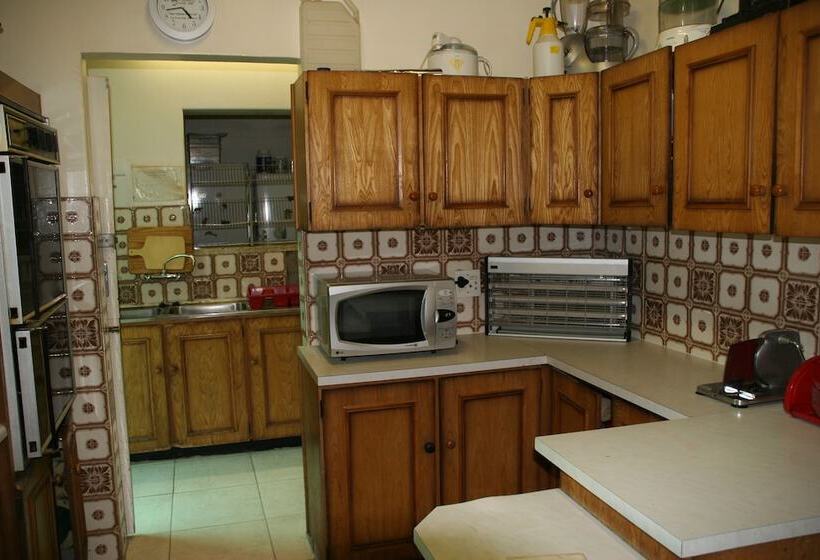 Номер Стандарт, Accoustix Backpackers Hostel