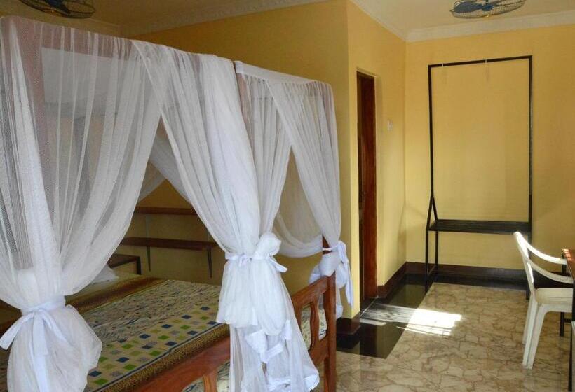 اتاق استاندارد سه نفره, Mgulani Lodge