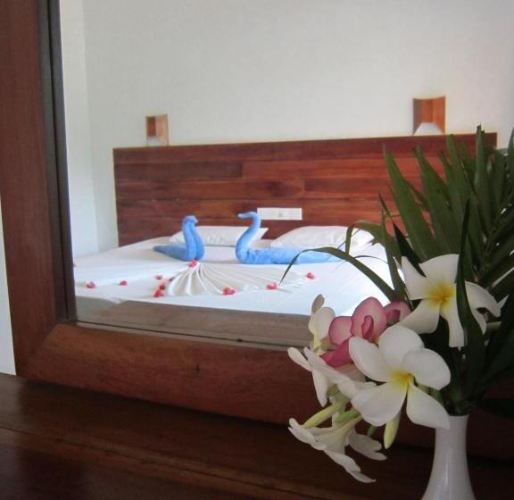غرفة ديلوكس مطلّة علي البحر مزوَّدة بشُرفة, Janus Paradise Rest