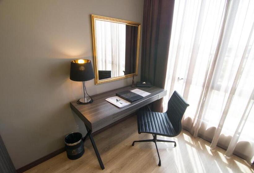 جناح عائلي, Goldenbay