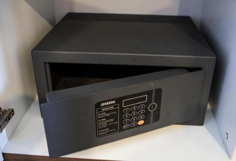 جناح إدارى, Goldenbay