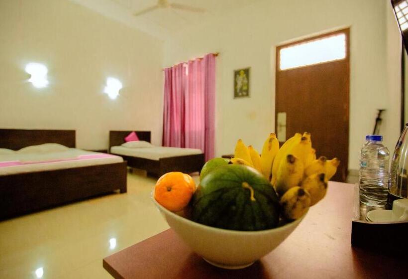 Номер Стандарт Трехместный, Rest House Hambantota