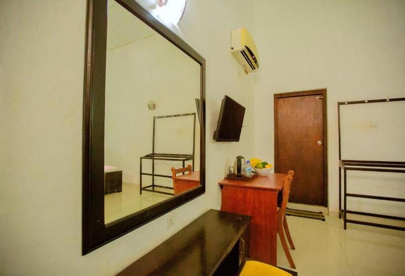 Номер Стандарт Трехместный, Rest House Hambantota