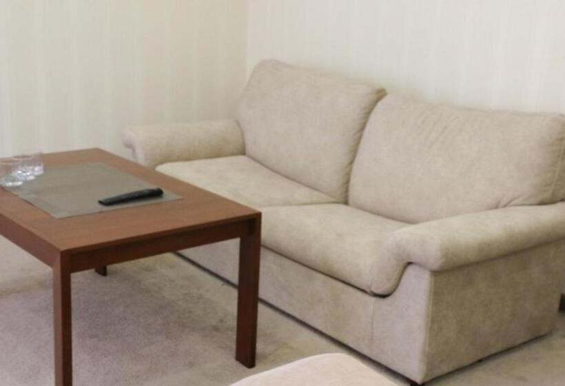 اتاق استاندارد, Status