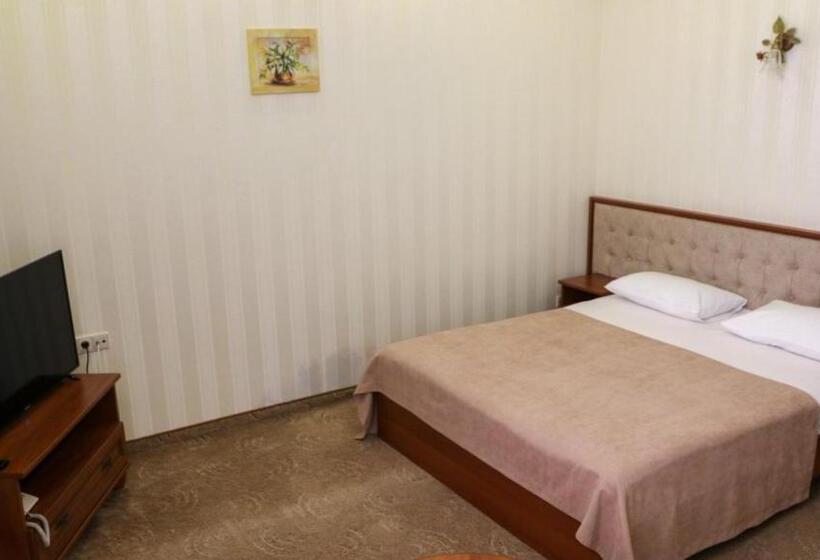 اتاق لوکس, Status