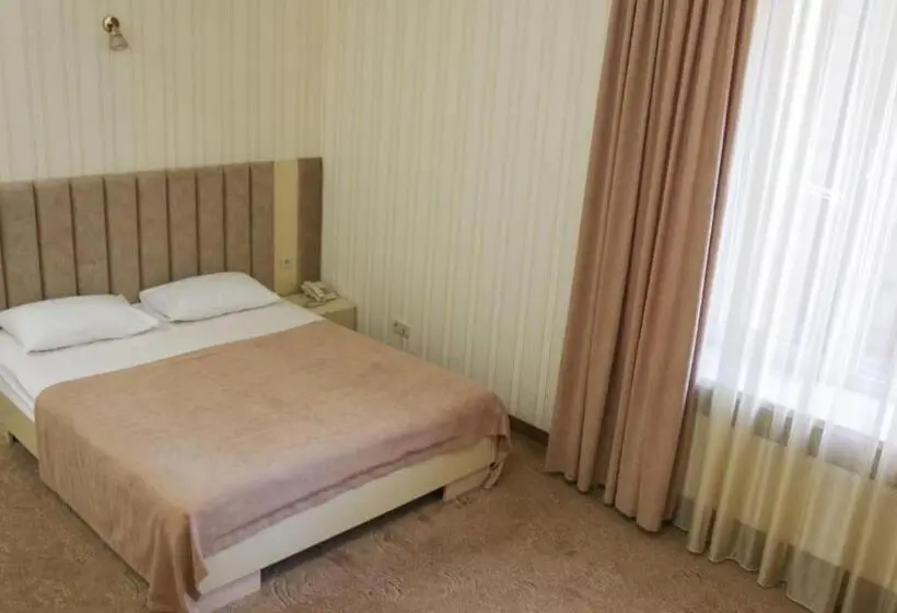 Cameră Deluxe, Status