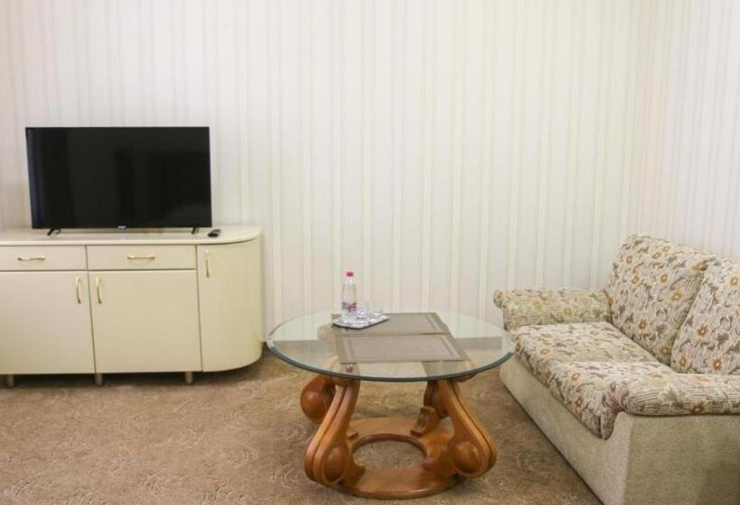 اتاق لوکس, Status