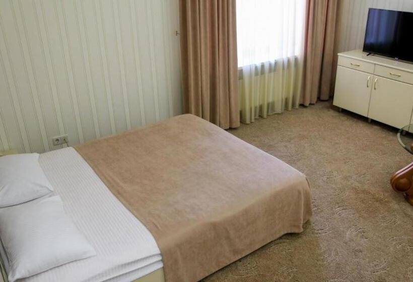 اتاق لوکس, Status