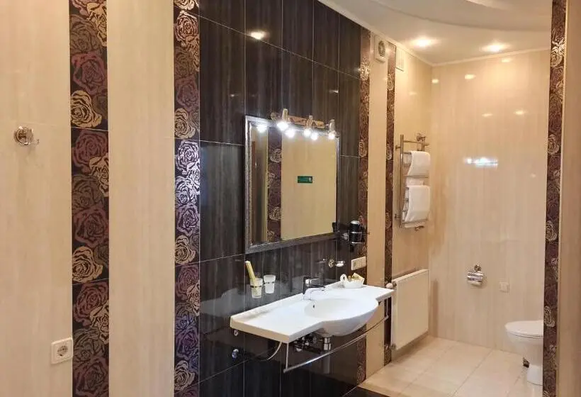 Suite Executivă, Status