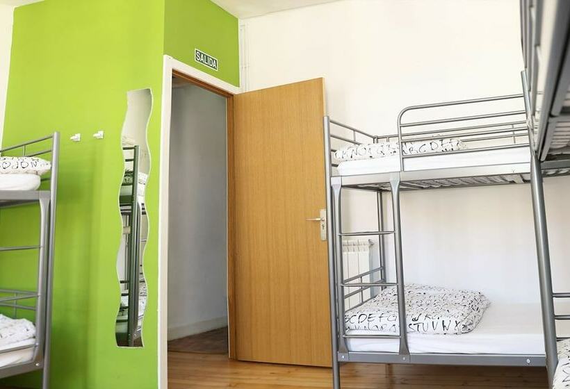 تختخواب در اتاق مشترک, Leon Hostel