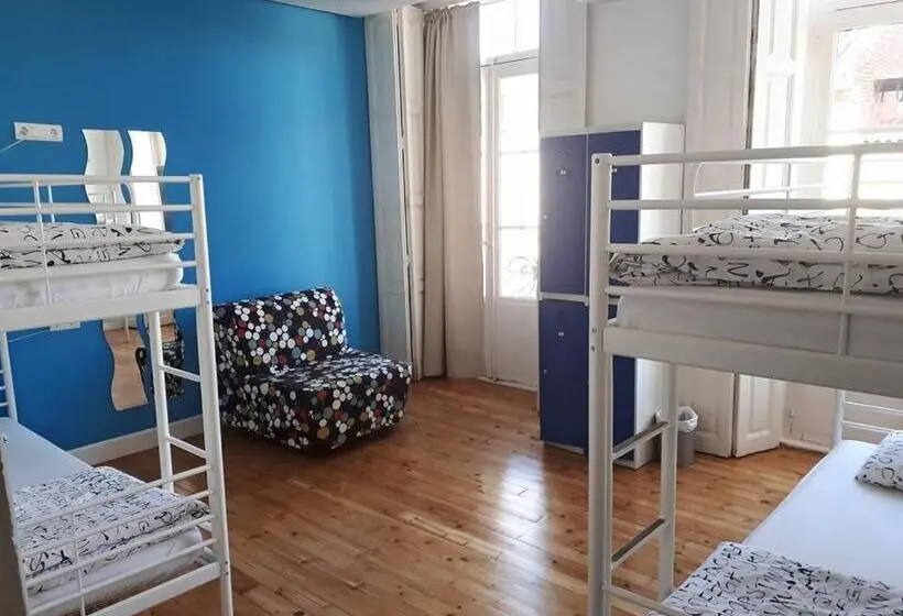 تختخواب در اتاق مشترک, Leon Hostel