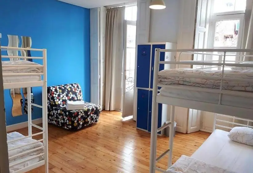 تختخواب در اتاق مشترک, Leon Hostel