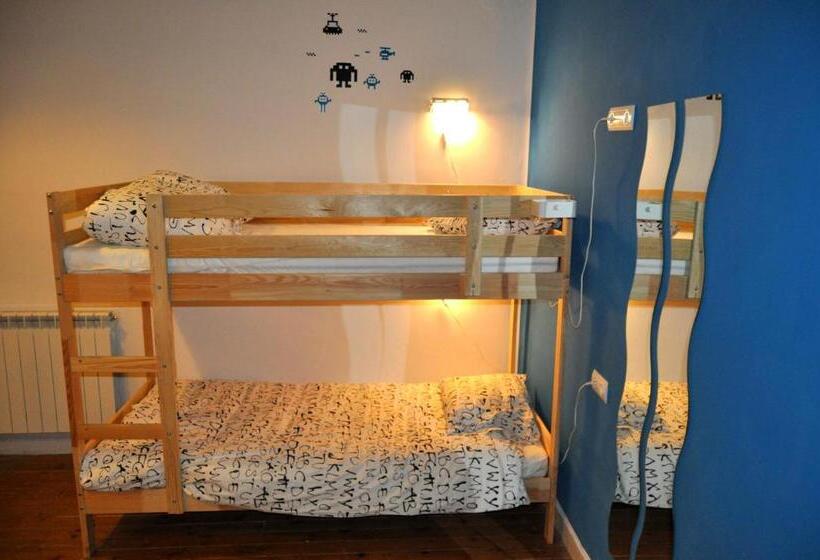 מיטה בחדר משותף, Leon Hostel