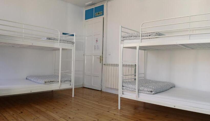 تختخواب در اتاق مشترک, Leon Hostel