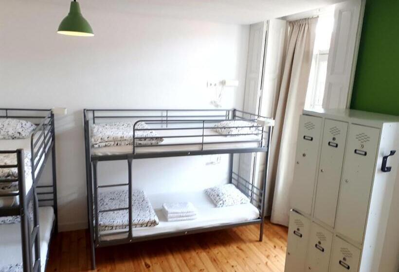 מיטה בחדר משותף, Leon Hostel