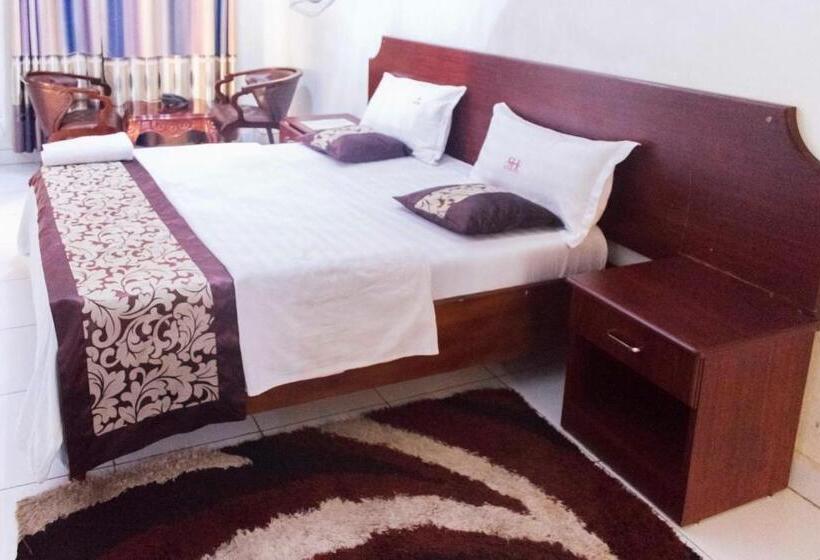Deluxe Room, Sunrise Hotel Kampala