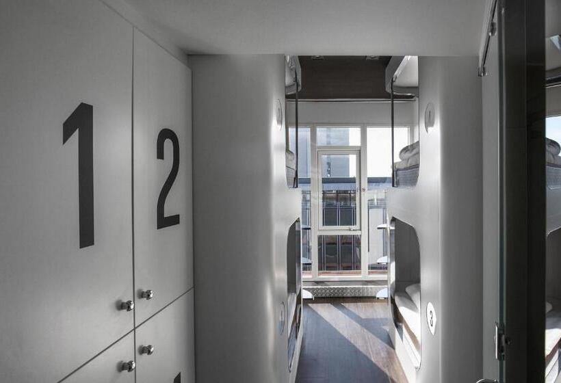 غرفة قياسية ثلاثية, Steel House Copenhagen