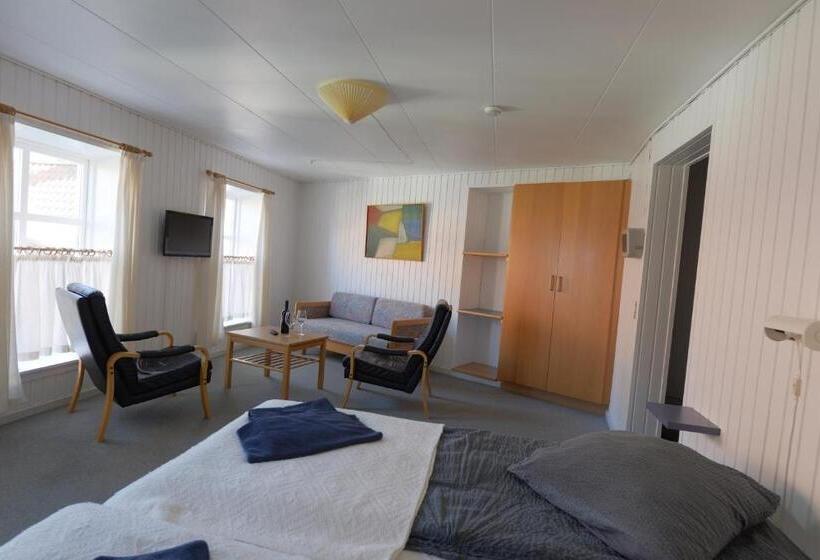 标准三人间, Gudhjem