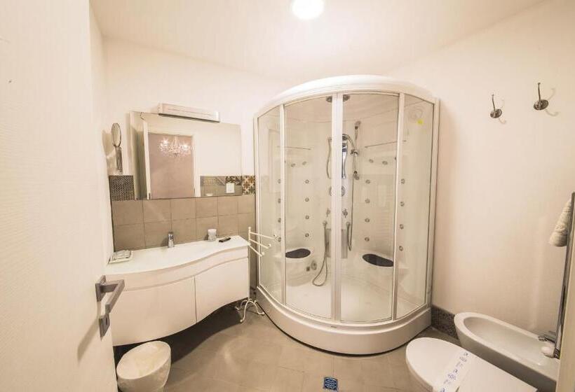 غرفة قياسية رباعية مطلة على الحديقة, Le Stanze Di Leonardo