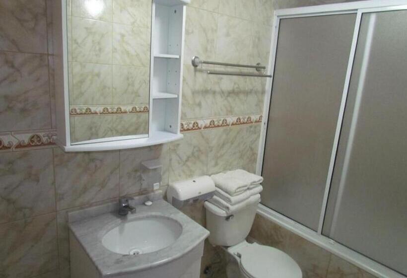 标准三人间, Portal Del Norte