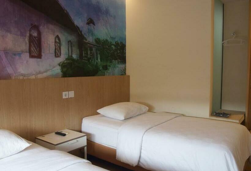 Номер Deluxe, The City