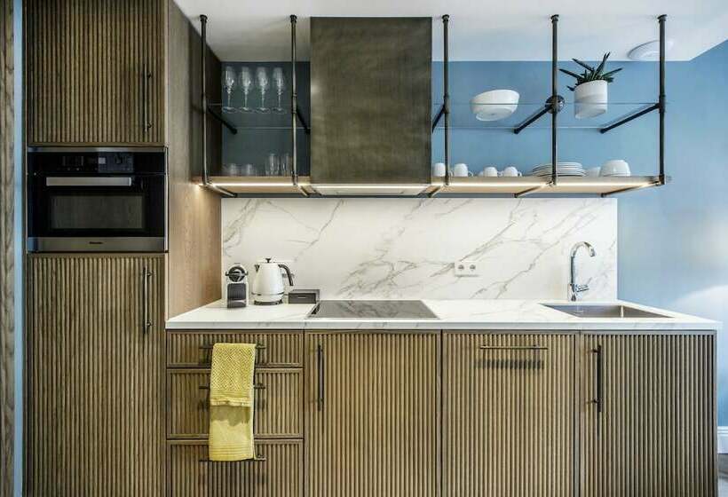 إستوديو قياسى, The July   Twenty Eight