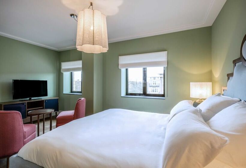 شقة غرفتين, The July   Twenty Eight