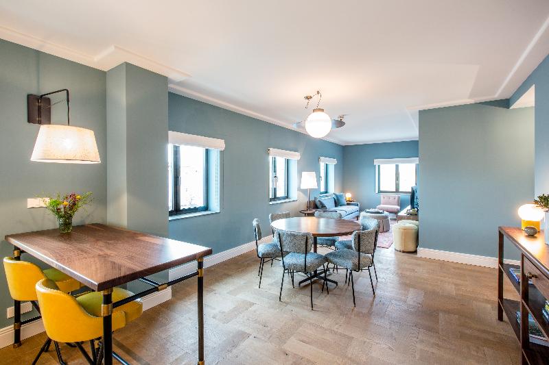 شقة غرفتين, The July   Twenty Eight