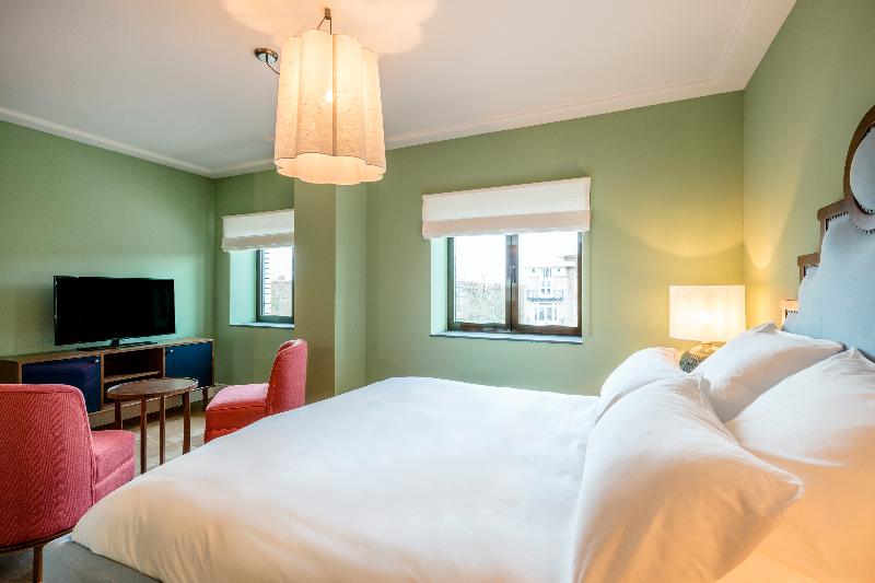 شقة غرفتين, The July   Twenty Eight