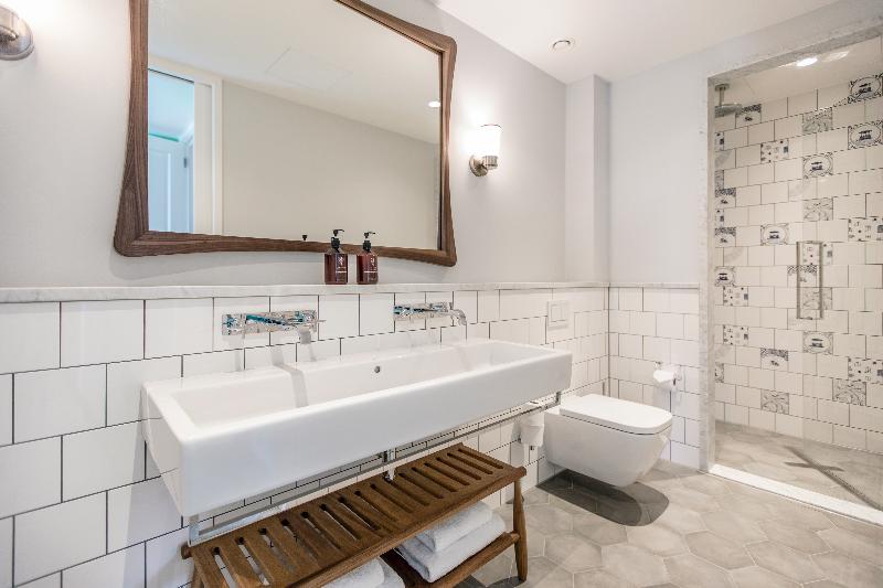 شقة غرفتين, The July   Twenty Eight