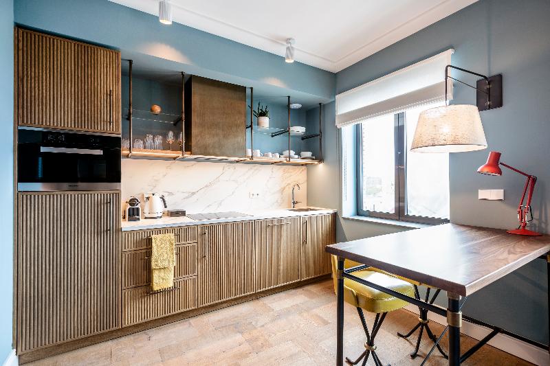 شقة إدارية غرفة واحدة, The July   Twenty Eight