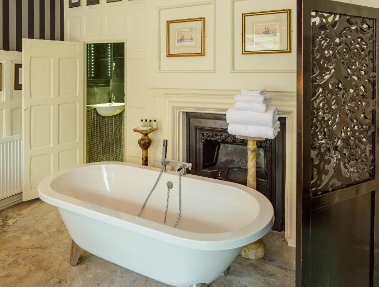 חדר סופריור, Ye Spotted Dogge