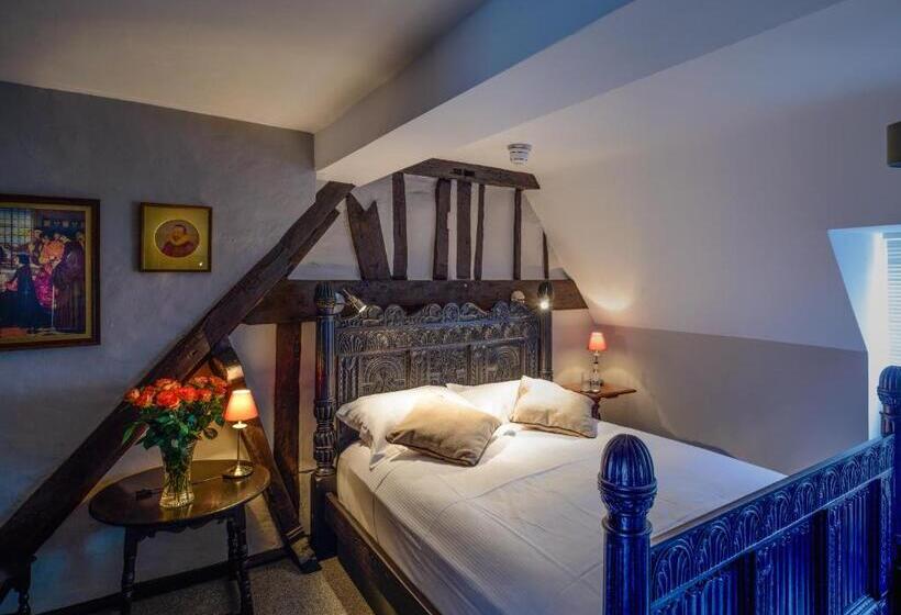 חדר סופריור, Ye Spotted Dogge