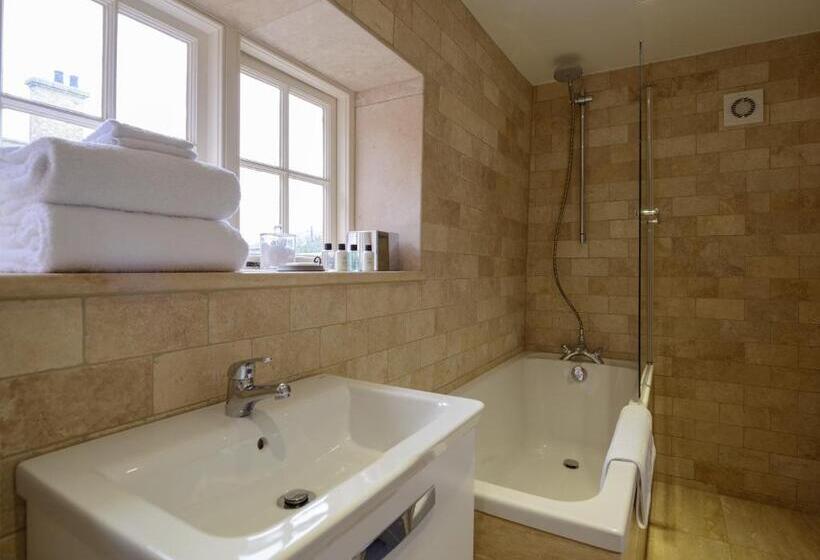 חדר סופריור, Ye Spotted Dogge