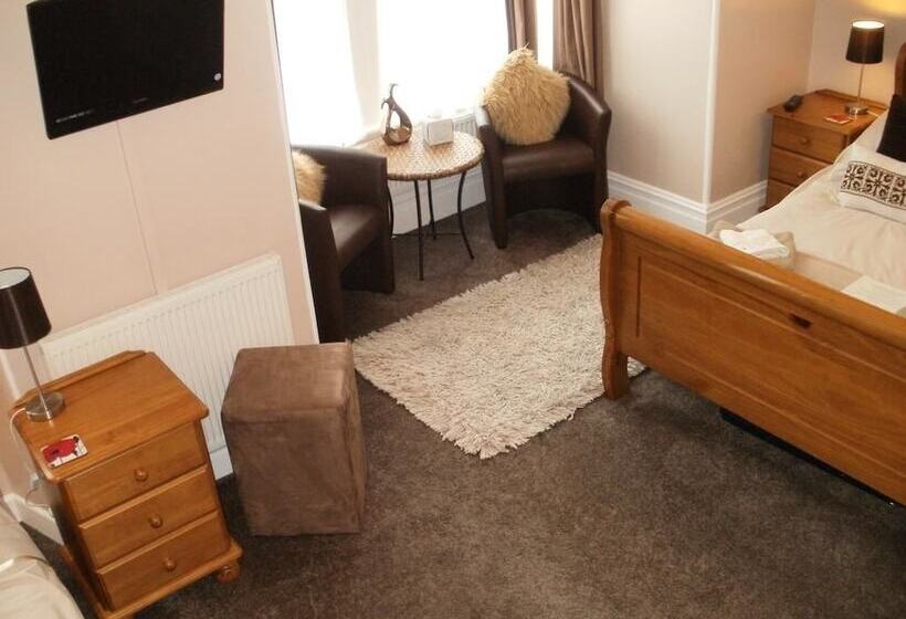 Семейный Номер, Chiverton House Guest Accommodation