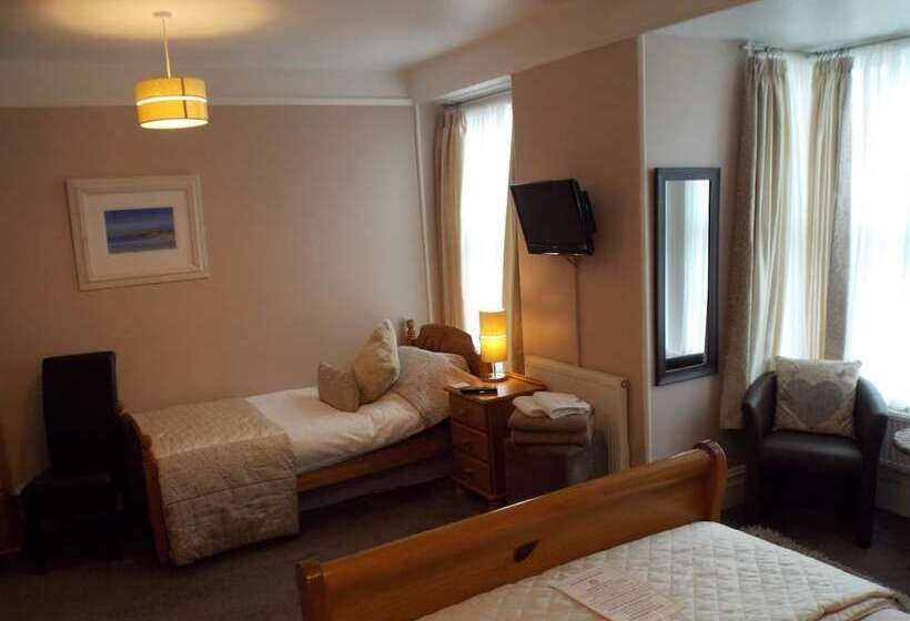 Семейный Номер, Chiverton House Guest Accommodation