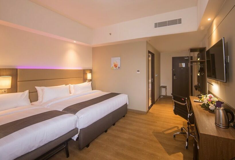 חדר משפחתי, Bigland Hotel & Convention Sentul